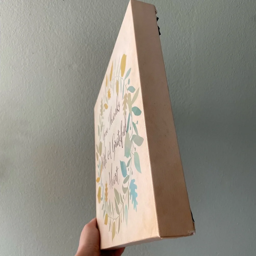 ♦️5/$15♦️“Give Thanks with a Grateful Heart” Canvas Wrapped Frame Picture
